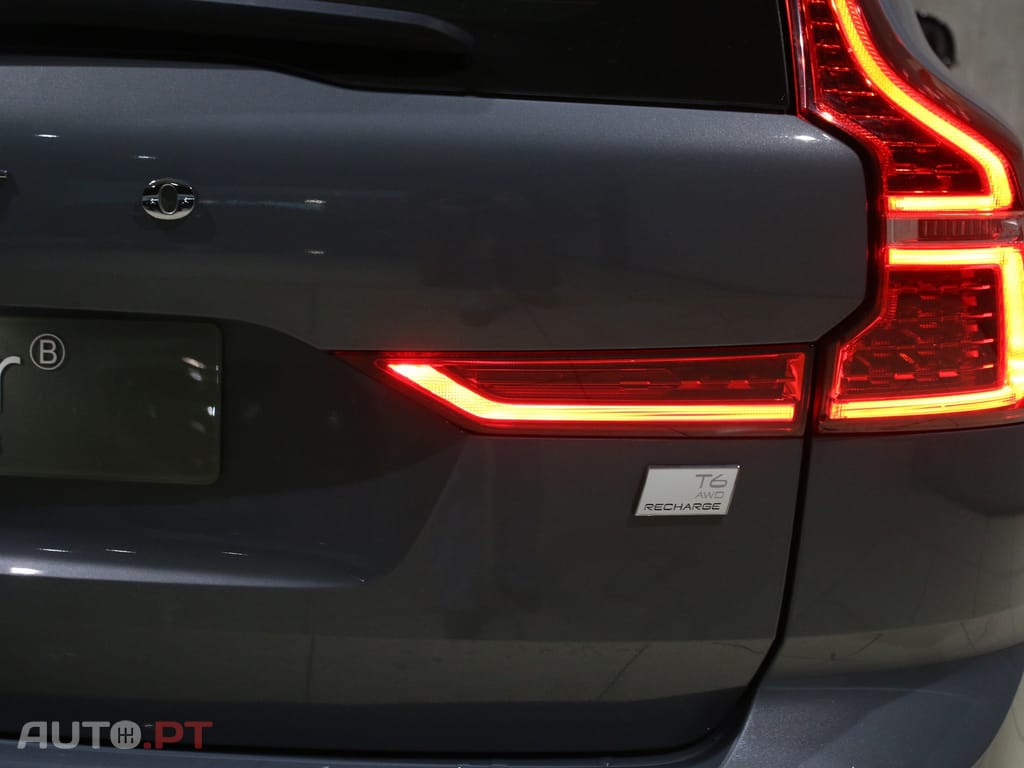 Volvo XC60 2.0 T6 PHEV Plus Dark AWD