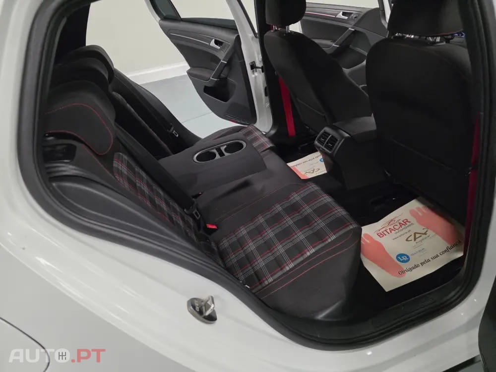 Volkswagen Golf 2.0 TSI GTI DSG Performance