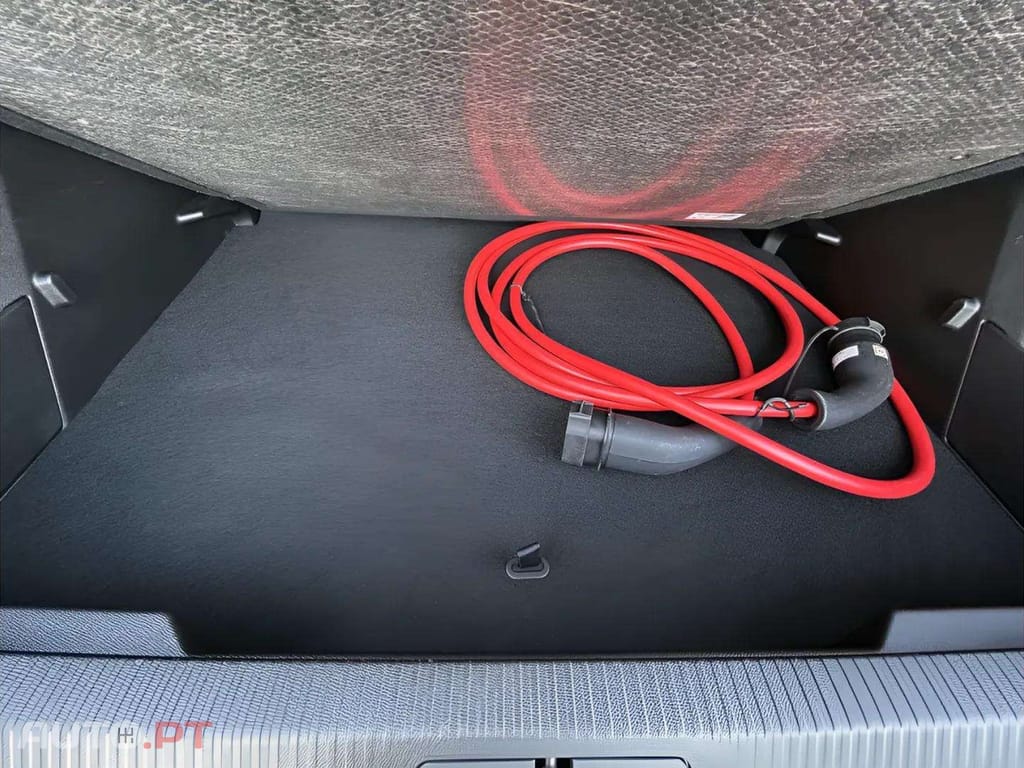 Peugeot E-2008 50 kWh Allure Pack