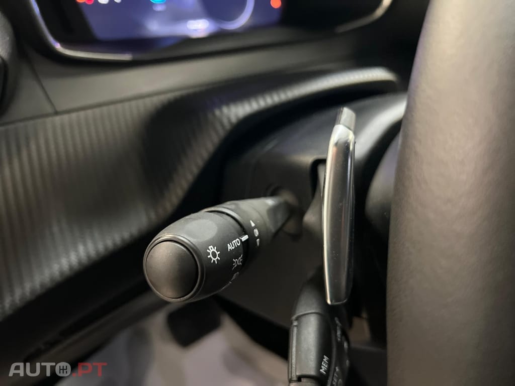 Peugeot 2008 1.2 Hybrid Allure e-DCS6