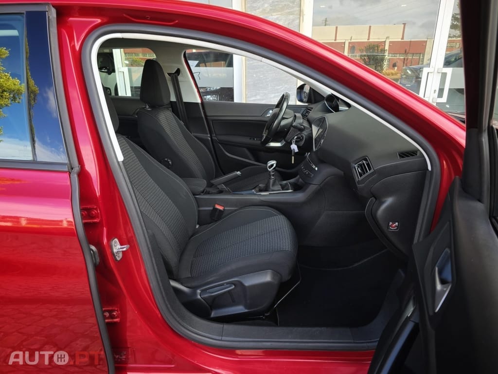 Peugeot 308 1.2 PureTech Active J17