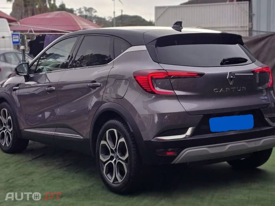 Renault Captur 1.6 E-TECH PLUG-IN INTENSE