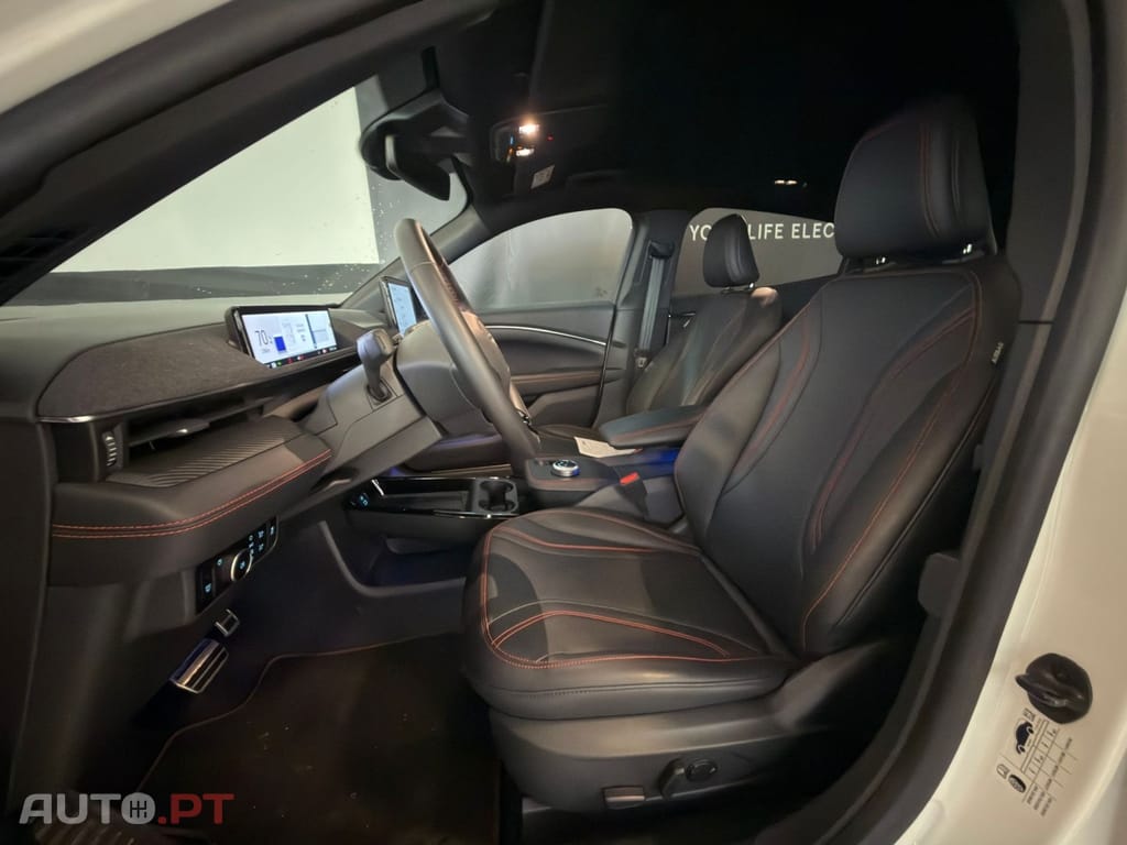 Ford Mustang Mach-E 75.7 kWh Premium AWD