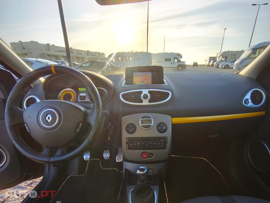 Renault Clio Dynamique S Look RS