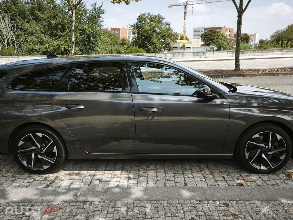 Peugeot 308 1.6 Hybrid Allure Pack e-EAT8 — fotografia 7