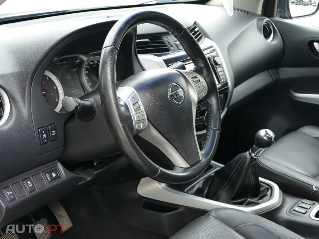 Nissan Navara 2.3 dCi CD 4WD Tekna