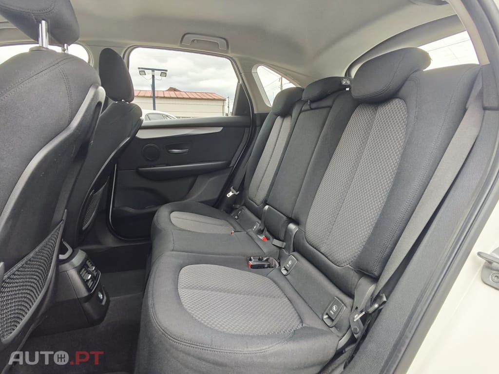 BMW 218 i Auto