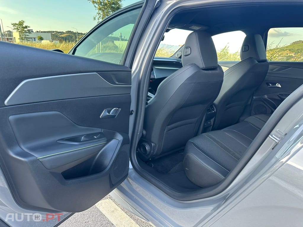 Peugeot E-308 54 kWh GT