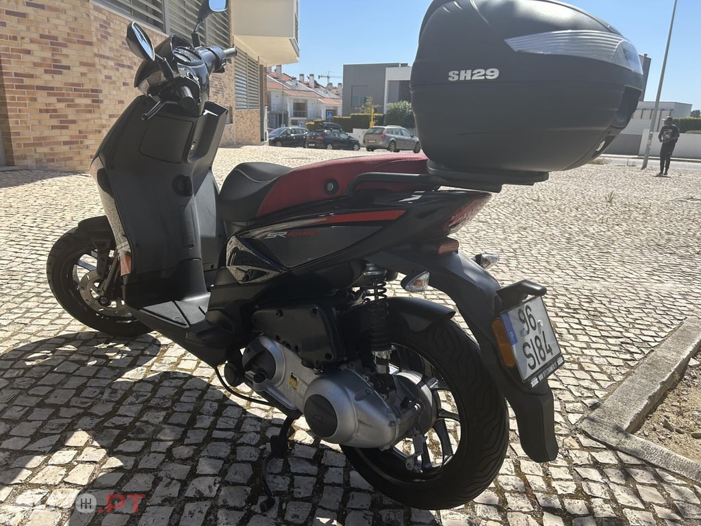 Aprilia 125 SR Motard