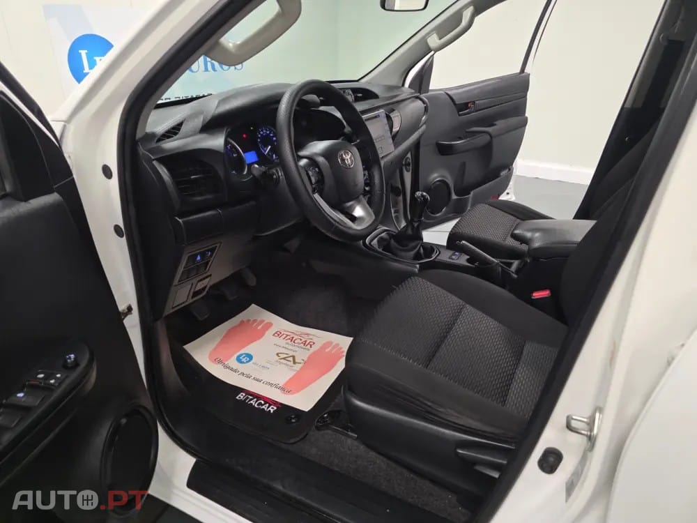 Toyota Hilux 2.4 D-4D 4WD CD CH