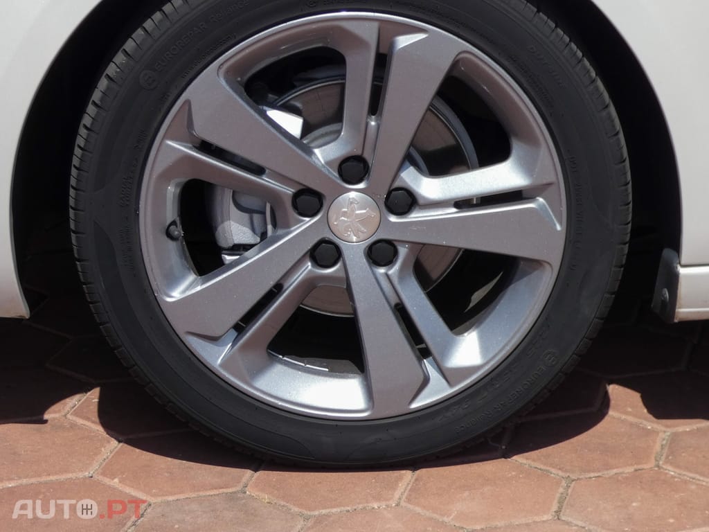 Peugeot 308 1.5 BlueHDi GT Line — fotografia 8