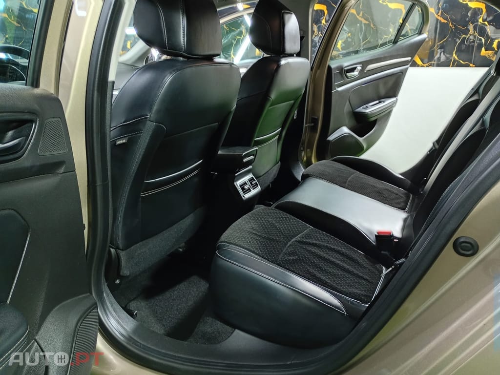 Renault Clio Outro