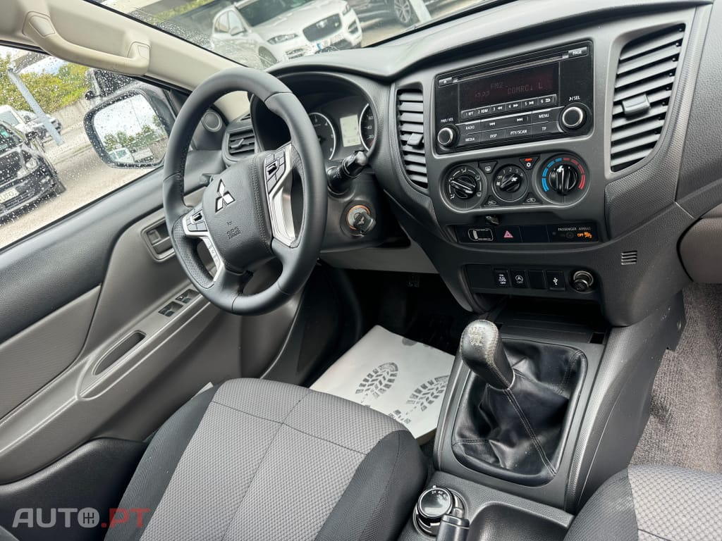 Mitsubishi L200 2.4 DI-D CD Invite 4WD