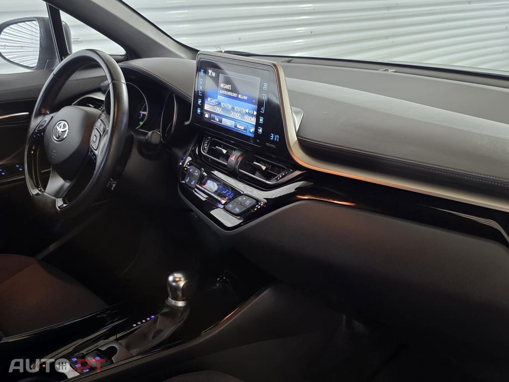 Toyota C-HR 1.8 Hybrid Square Collection