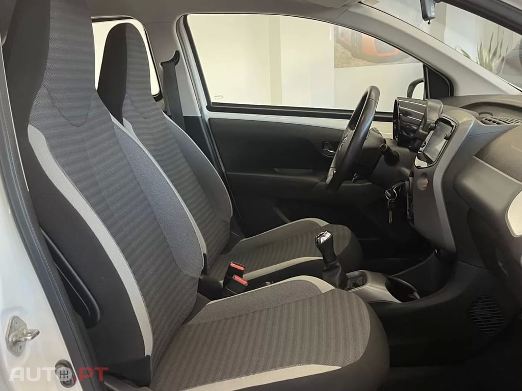 Toyota Aygo X Black&White