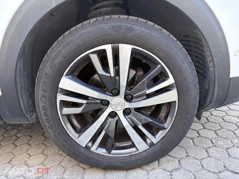 Peugeot 5008 1.2 PureTech Allure EAT8
