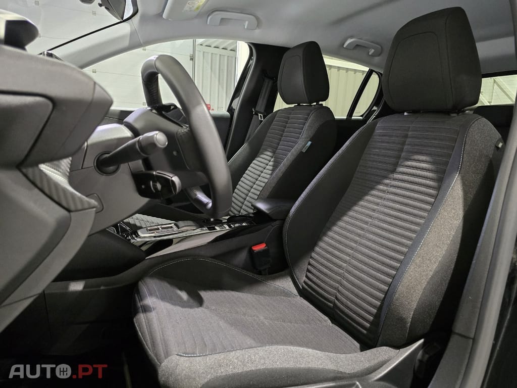 Peugeot E-208 50 kWh Style