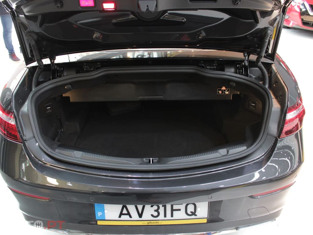 Mercedes-Benz E 220 AMG LINE