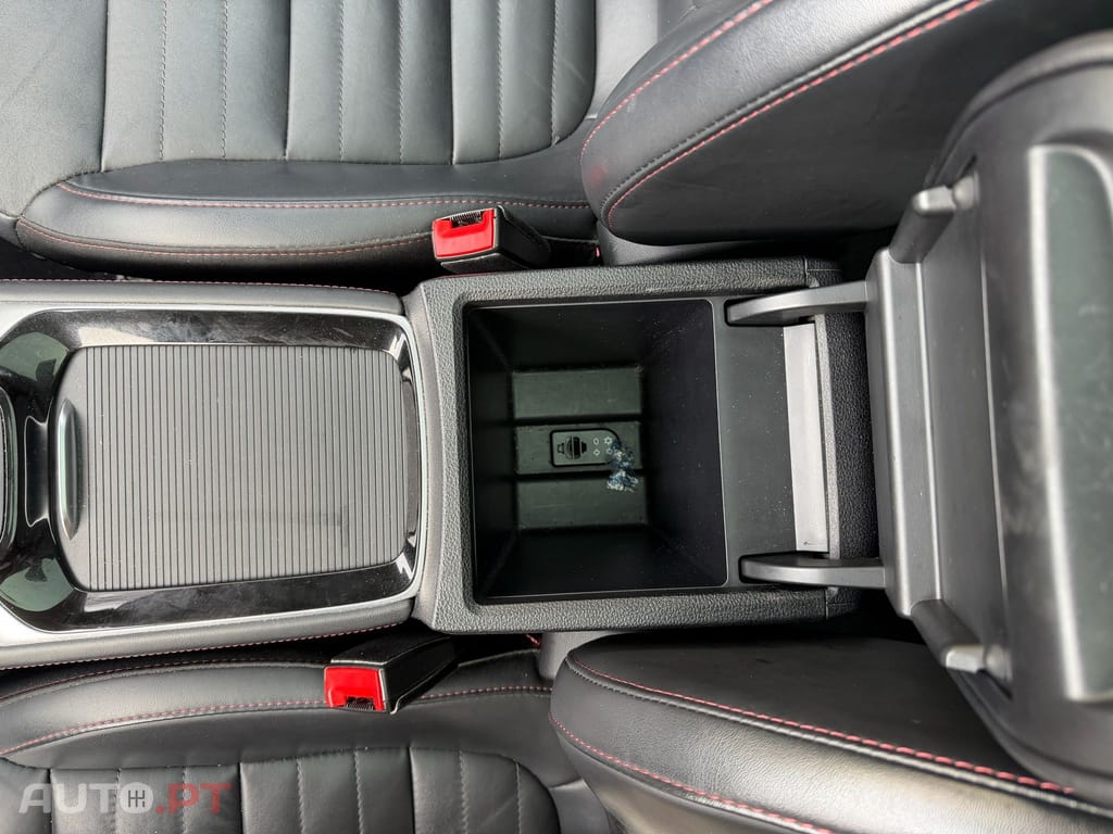 MG EHS PHEV Hybrid Luxury