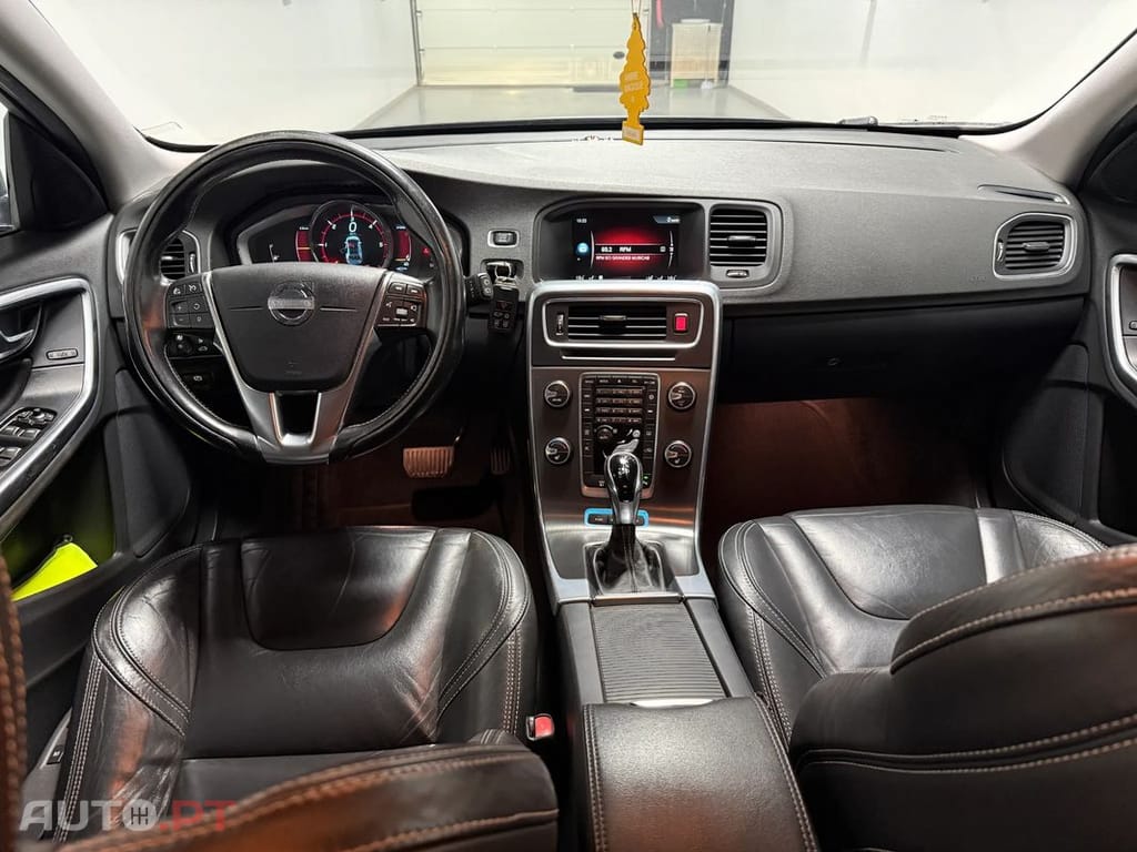 Volvo V60 D6 Plug-In-Hybrid AWD Geartronic Summum