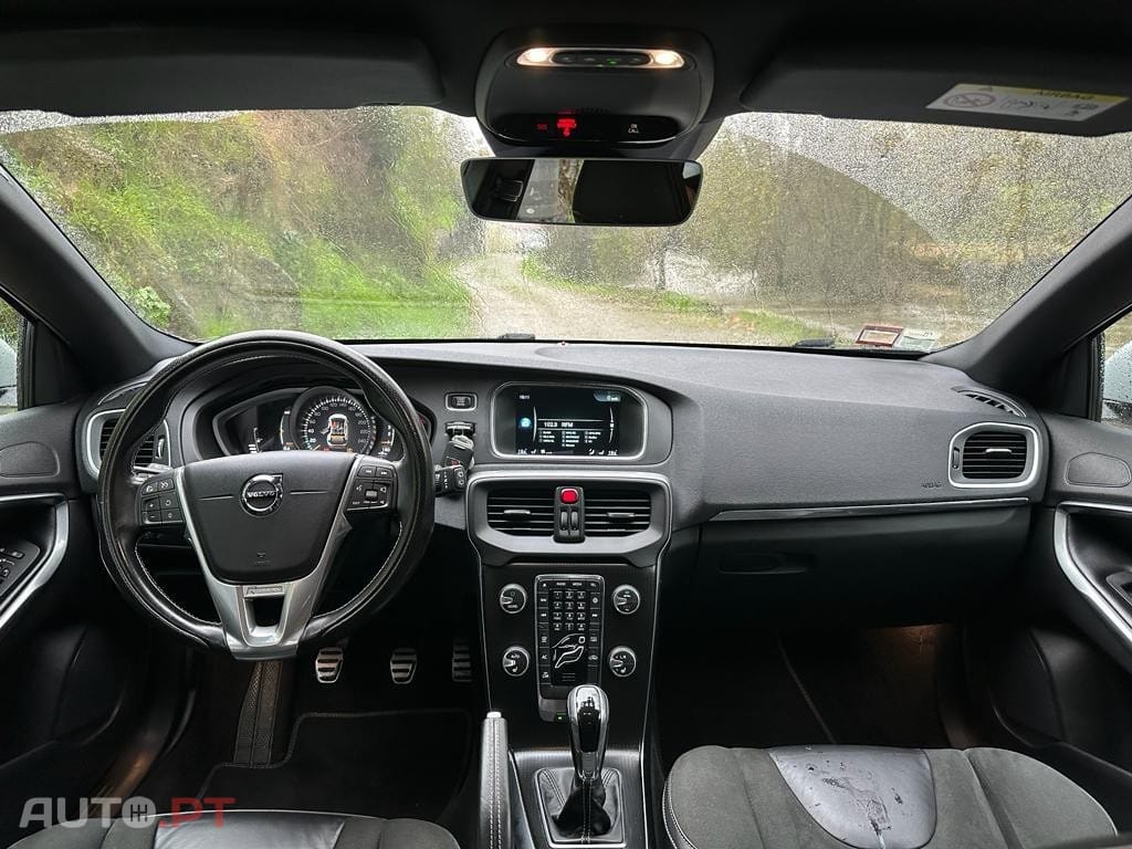 Volvo V40 2.0 D3 R-Design
