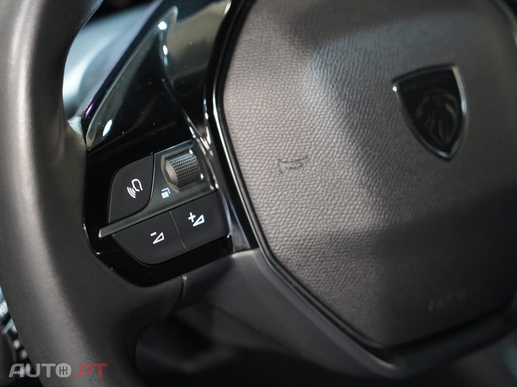 Peugeot 2008 1.2 Hybrid Allure e-DCS6