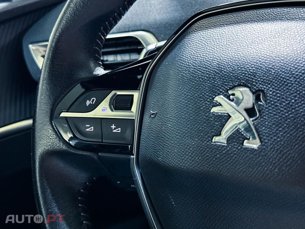 Peugeot 3008 1.2 Hybrid Allure Pack e-DCS6