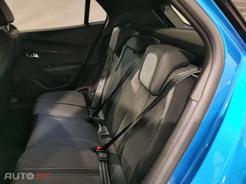 Peugeot E-2008 50 kWh GT