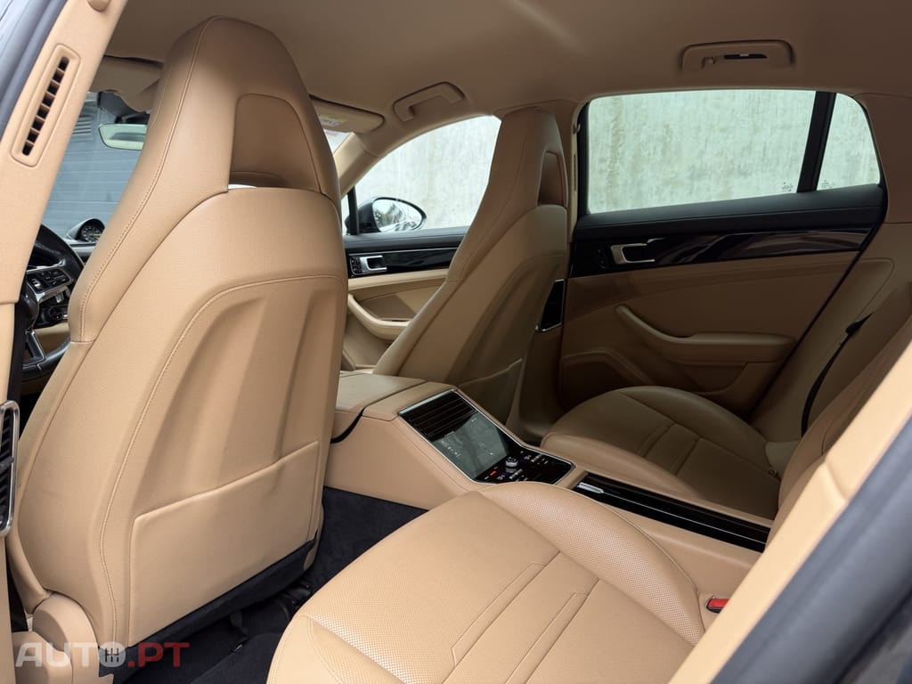 Porsche Panamera 4 E-Hybrid Platinum Edition