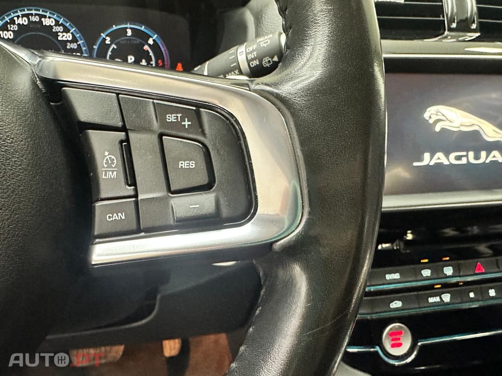 Jaguar F-Pace 2.0 i4D R-Sport AWD Aut.