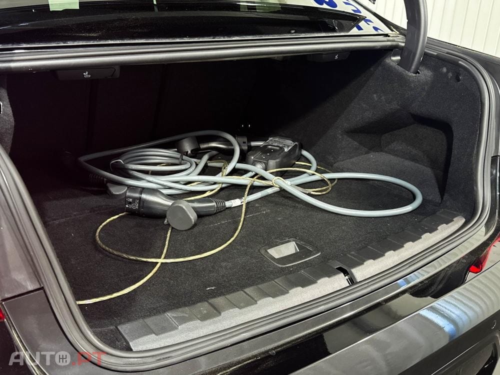 BMW 330 e Pack Desportivo M Auto