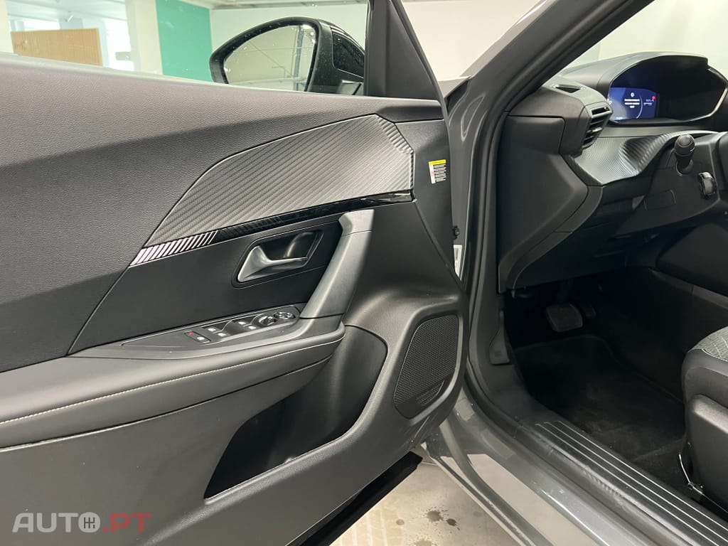 Peugeot E-2008 50 kWh Allure