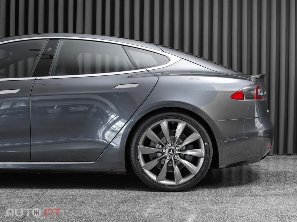 Tesla Model S 75D
