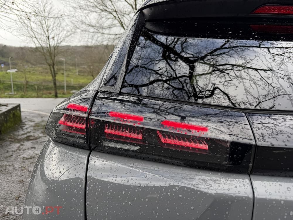 Peugeot E-2008 54 kWh GT