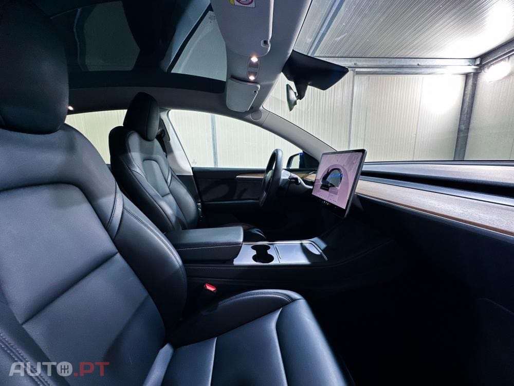 Tesla Model Y Long Range Dual Motor AWD