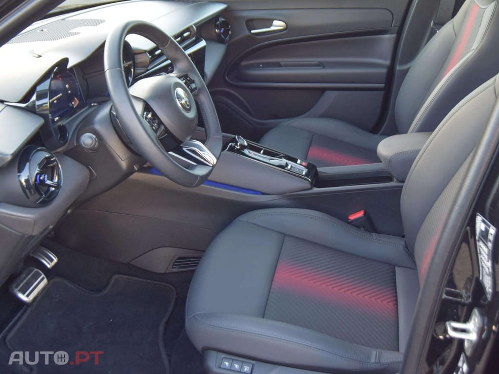 Alfa Romeo Junior 1.2 Sport Speciale Q4 eDCT6