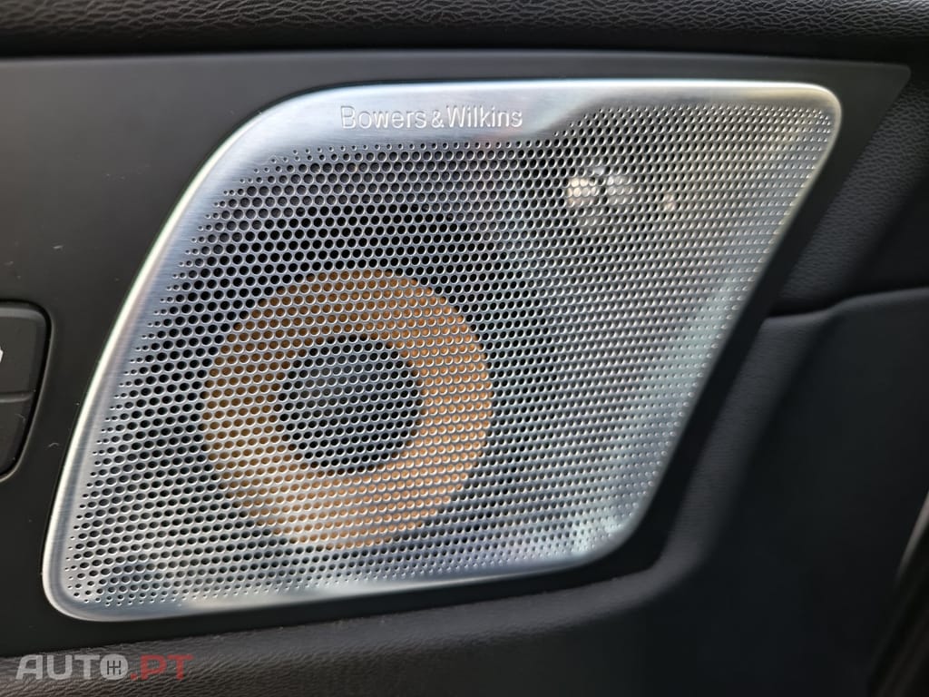 Volvo XC60 2.0 T8 PHEV R-Design AWD