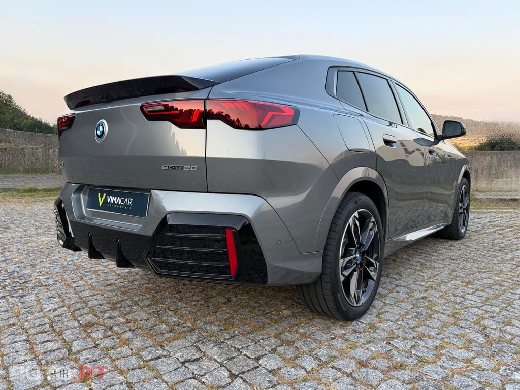 BMW iX2 eDrive20 Pack Desportivo M — fotografia 15