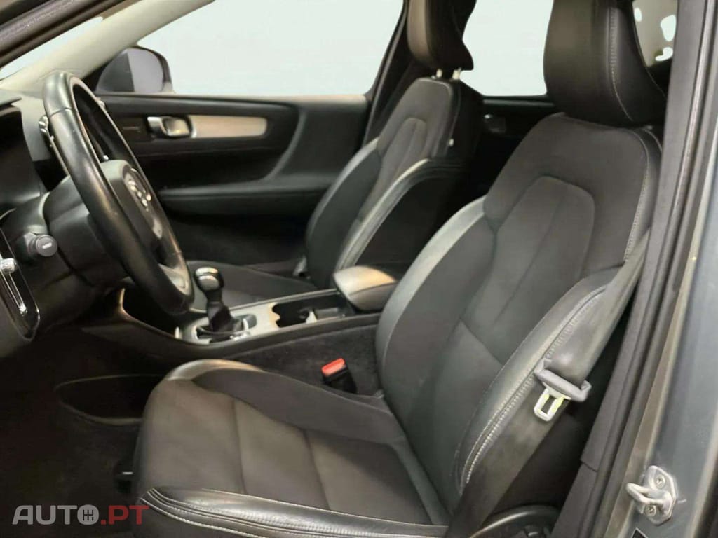 Volvo XC40 2.0 D3 150 MOMENTUM