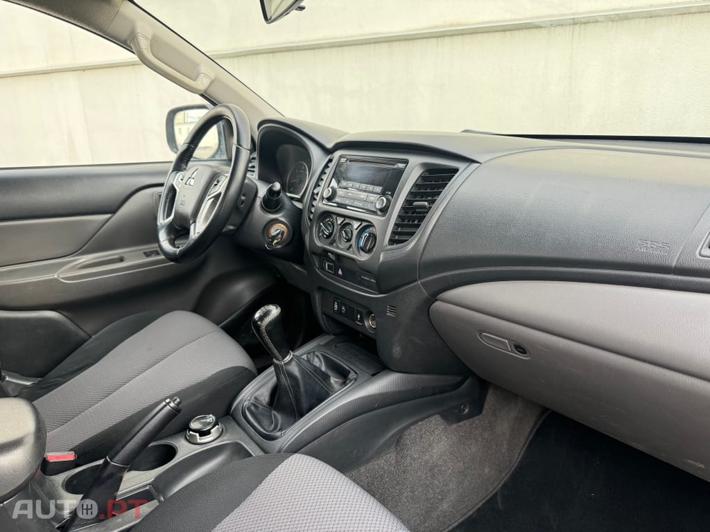 Mitsubishi L200 2.4 DI-D CD Campera 4WD