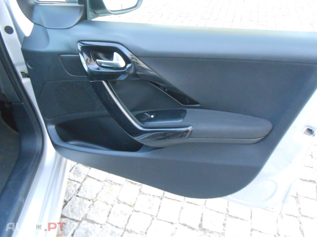 Peugeot 208 208 1.4 HDi Active