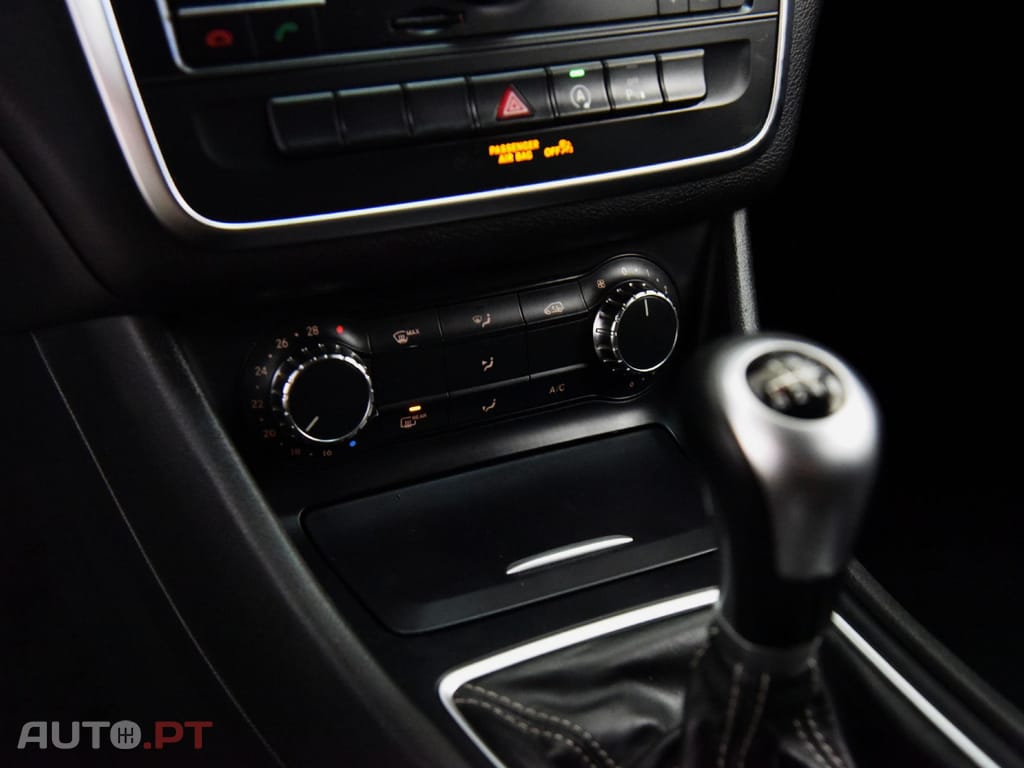 Mercedes-Benz CLA 180 D SHOOTING BRAKE URBAN