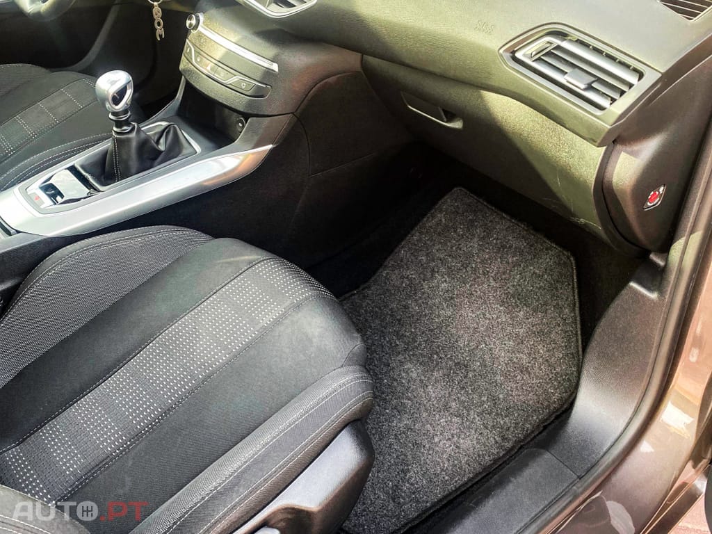Peugeot 308 1.6 e-HDi Allure J17