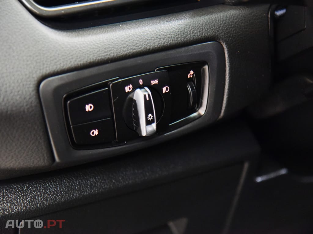 BMW 225 PLUG-IN