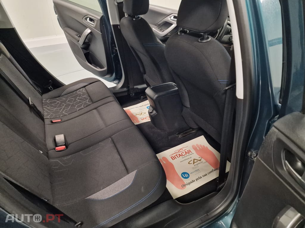 Peugeot 2008 1.2 PURETECH STYLE