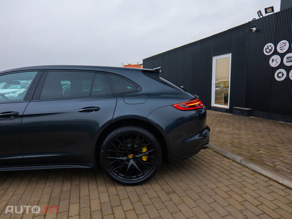 Porsche Panamera 4 E-Hybrid