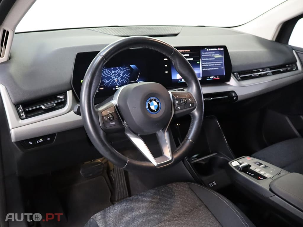 BMW 225 xe Auto