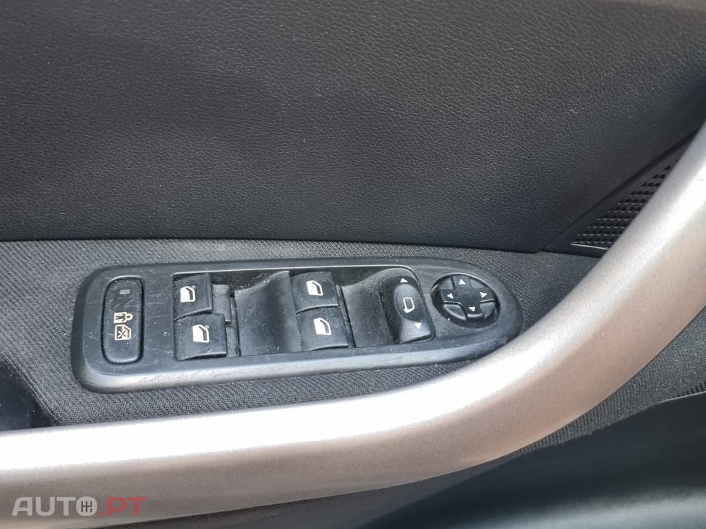 Peugeot 308 SW 1.6 HDi SE Navteq