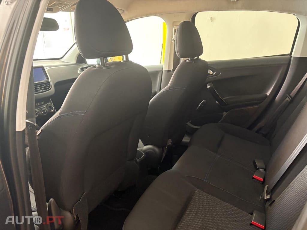 Peugeot 208 1.6 BlueHDi Style