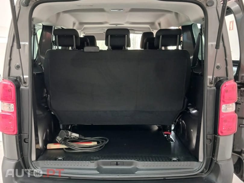 Peugeot E-Expert 50 kWh M Standard